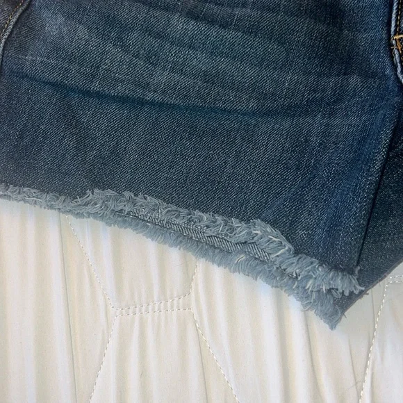 Old Navy women’s size 4 shorts - Picture 3 of 4